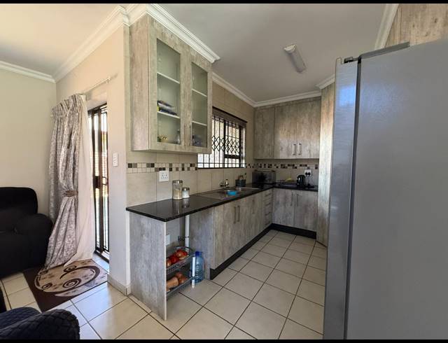 3 BEDROOM TOWNHOUSE FOR SALE IN WATERVAL EAST